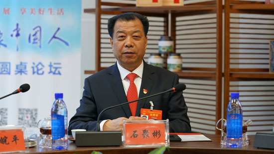 石聚彬 全國人大代表、好想你健康食品股份有限公司黨委書(shū)記、董事長(cháng)兼總經(jīng)理